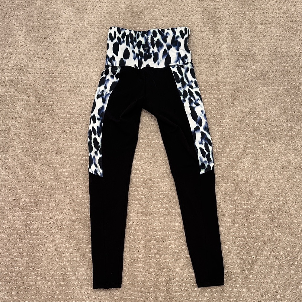 Strut This Black with White/Black/Blue Animal Print Leggings, One Size, - Picture 2 of 12